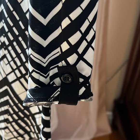 NWT 3/4 Sleeve Jersey Top Black/White Abstract Print - Picture 6 of 6